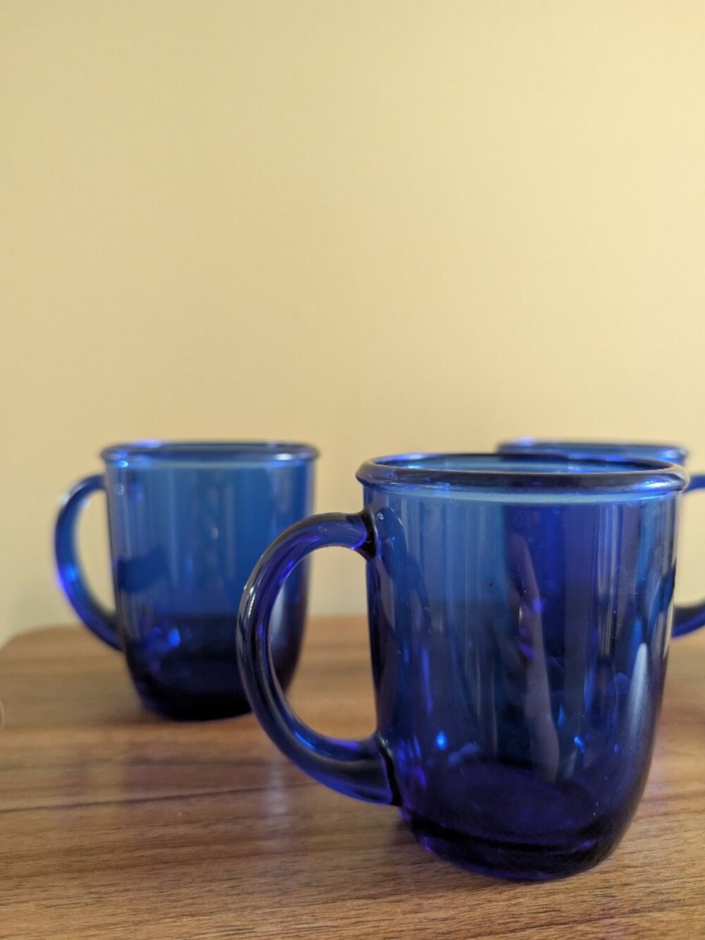 ARCOROC FRANCE 1970s VINTAGE COBALT BLUE GLASS MUGS